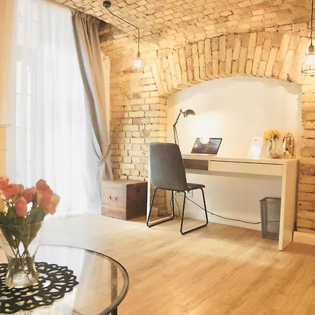 Tomy Old Town Apartmán *